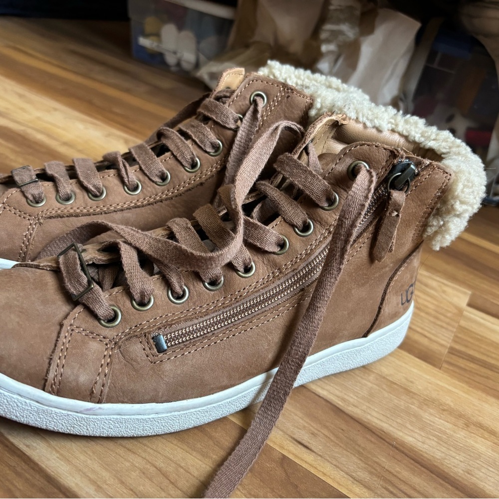 Uggs Hightop Lace ups